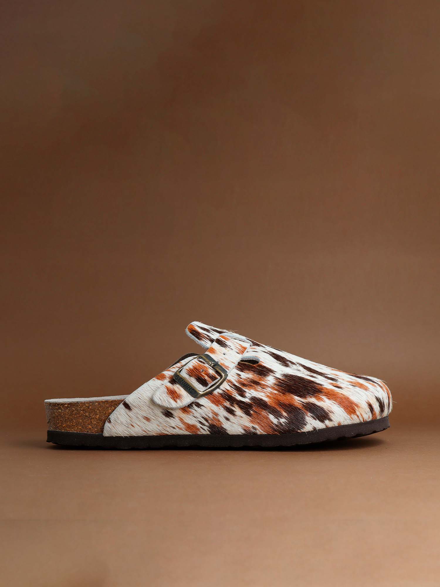 Zueco Genuins Riva leather cow de piel con estampado animal y hebilla ajustable, vista lateral