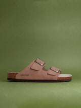 Sandalia Genuins Hawaii Velour terra unisex de piel marron con hebillas ajustables. Ideal para llevar todos los días. Planta transpirable.